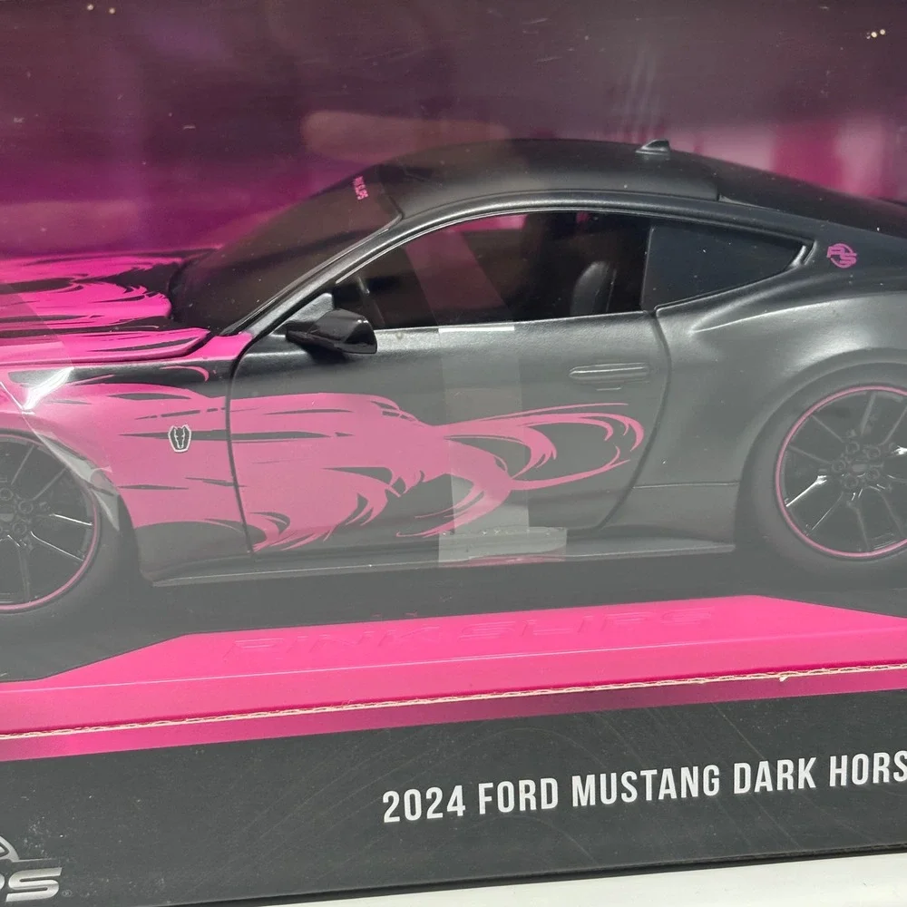 2024 Ford Mustang Dark Horse Jada Pink Slips Diecast Car Black Pink 1:24 New